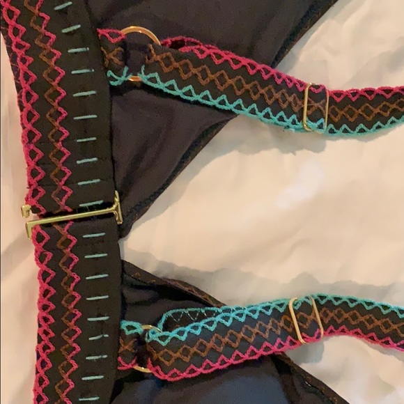 Bikini - Picture 3 of 4